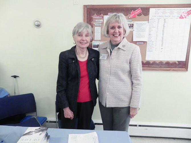 From left: TV panelist and author Eleanor Clift with McLean Woman’s Club President Virginia Sandahl.