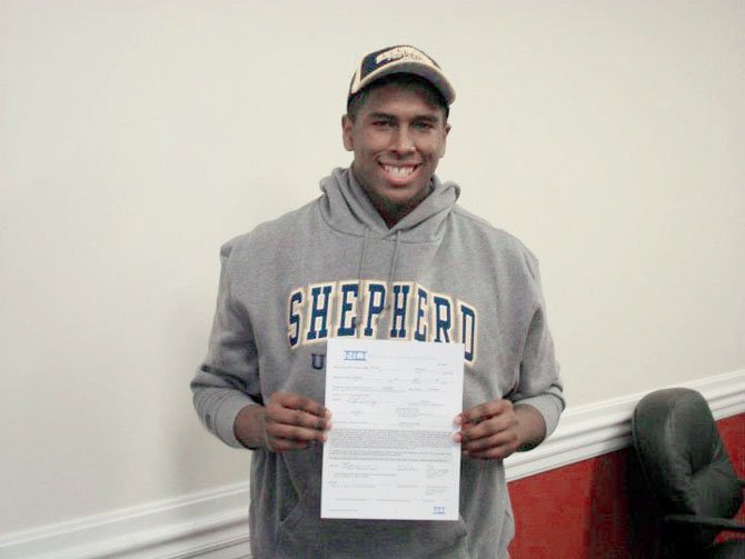 Woodson senior Mike Reaves signed a letter of intent to play football at Shepherd University in West Virginia.