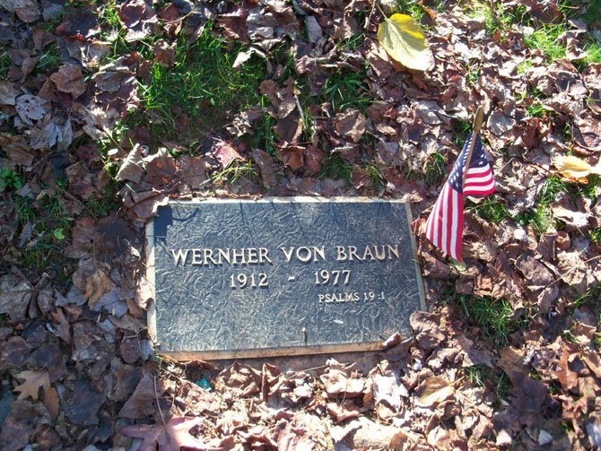 Wernher von Braun's grave in Ivy Hill Cemetery.