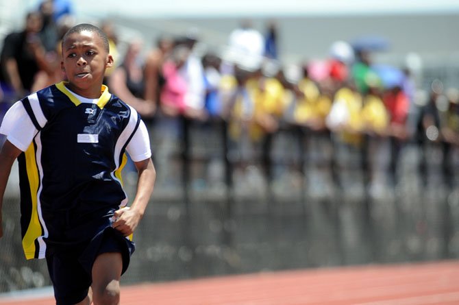 Edward Hunter competes in the 100 meter dash.
