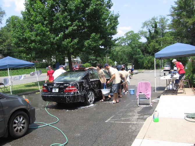 A line of cars await the Boys Scouts’ car wash.