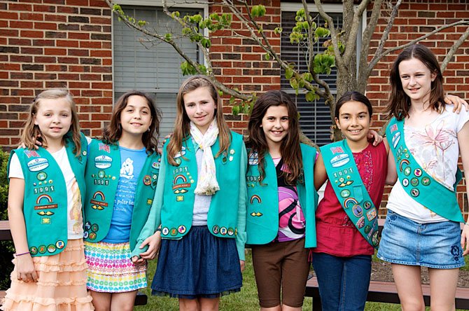 From left: Julianna Grimson, Nicole Haley, Jacqueline Grimson, Isabelle Saba, Ale van Scoyoc, and Eliza Pastore.