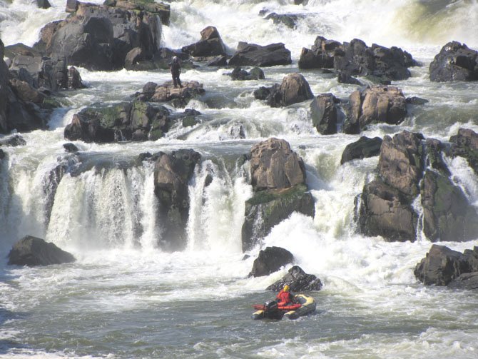 Units position themselves to respond to the situation, both in boats and on rocks surrounding the area.

