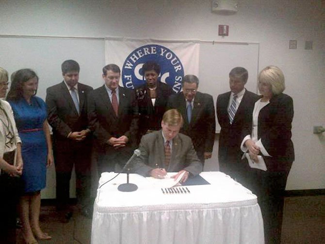 During a news conference in Lynchburg on June 7, Supervisor Pat Herrity (R-Springfield), who chaired the Governor’s Task Force for Local Government Mandate Review, joined Governor Robert McDonnell in the ceremonial signing of nine bills to eliminate "burdensome state mandates" on localities.