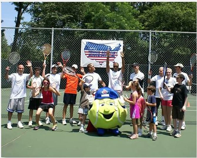 Students pose for Tuckahoe Tennis Kick-Off.