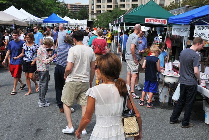 N. 14th Street at Courthouse fills with shoppers as the market opens on Saturday morning.
