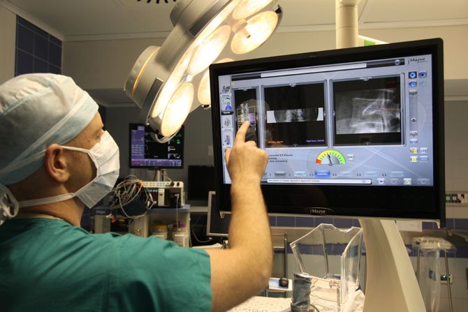Reston Hospital Center’s Institute for Robotic and Advanced Minimally Invasive Surgery is the first hospital in the Mid-Atlantic region to offer Renaissance guided spine surgeries.