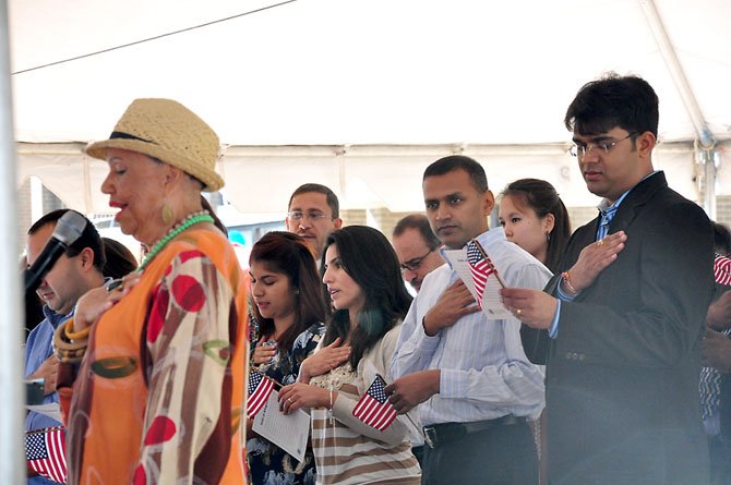 Ellen Graves leads newly naturalized citizens in the Pledge of Allegiance Saturday, Sept. 22 at Lake Anne. 