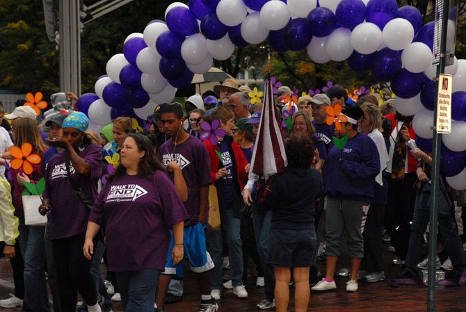 More than 1,200 participants signed up to participate in the Alzheimer’s Association’s Walk to End Alzheimer’s held at Reston Town Center on Sunday.