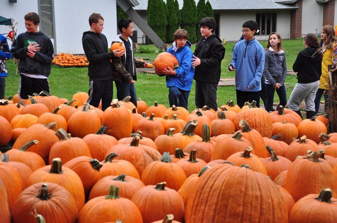 Volunteers form a line to unload pumpkins for the annual St. Thomas Episcopal Church pumpkin patch Sunday, Oct. 7.