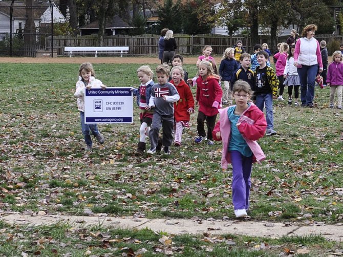 Waynewood Elementary School  once again participated in the Fannie Mae Help the Homeless Walk on Thursday. Nov. 1. Since 1988, Fannie Mae’s Help the Homeless program has raised more than $90 million, impacting thousands of individuals, families and children. United Community Ministries, one of the largest providers of human services in Fairfax County is the local beneficiary nonprofit organization. Waynewood’s participation this year helped UCM meet its goals of having 4,000 registered walkers and raising more than $50,000.

