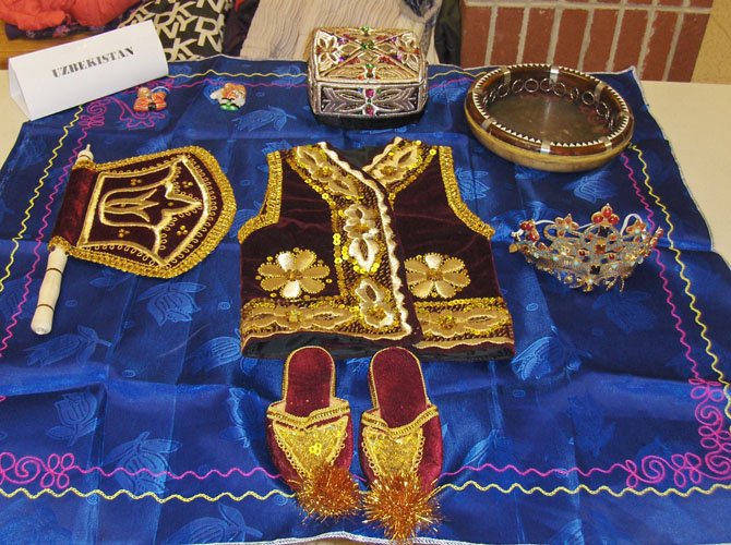 A display of royal-looking items from Uzbekistan.