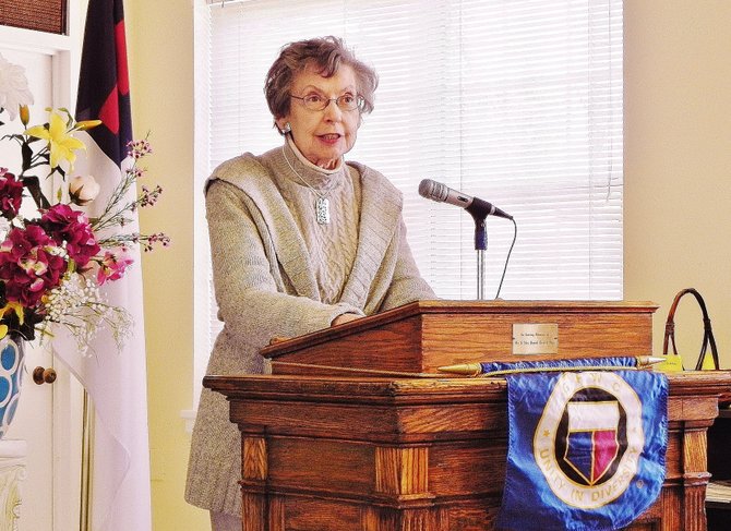 Journalist Maurine Beasley Addresses McLean Woman’s Club 
