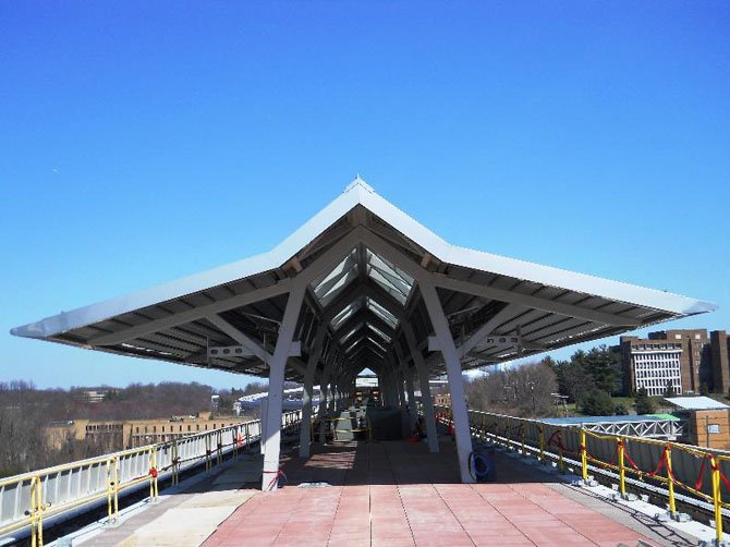 The canopy is almost complete at the McLean Station.  Photo by Stephen Barna, Dulles Corridor Metrorail Project
