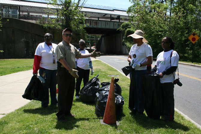 Sheriff Dana Lawhorne thanks the Helping Hands team for cleaning up trash in Rosemont along the path near the railroad overpass.