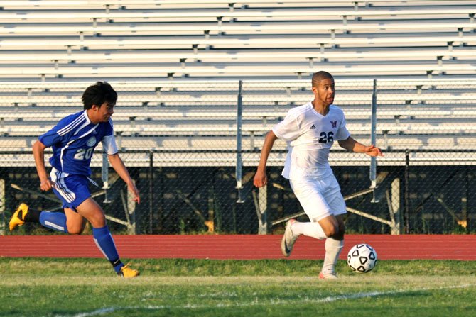 Mount Vernon senior Rahim Costa-Dorsey, right, scored three goals in the first half of the Majors’ 6-2 victory over Fairfax on Tuesday in the first round of the Northern Region tournament.