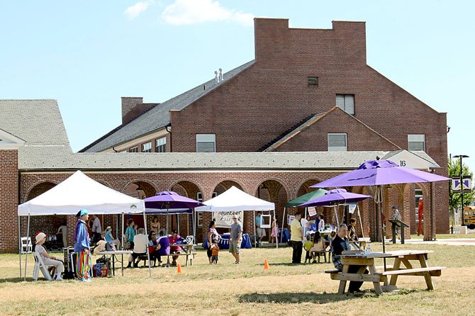 Local residents enjoy sunshine, art and festive atmosphere in the Workhouse quad.
