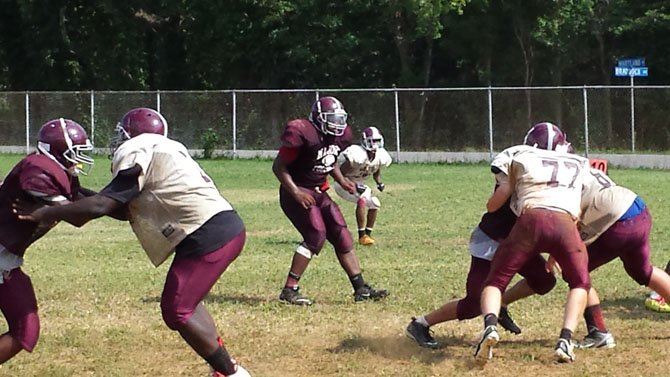 Tre’Ron Brooks, center, will be a physical presence in the middle of the Mount Vernon defense.