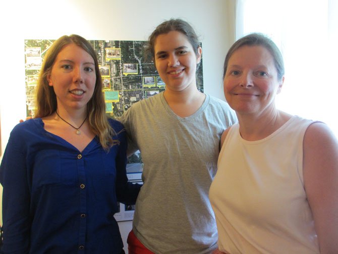 UVA students Caroline Gardiner of Vienna and Virginia Harness created and conducted Historic Vienna’s oral history project. Leigh Kitcher, HVI’s treasurer, helped to coordinate the project.
