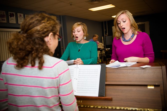 Rehearsal pianist and vocal coach Elisa Rosman working on music with (from left to right) Jaclyn Young and Maureen Rohn.