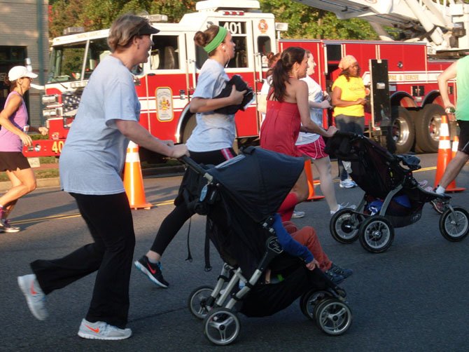 There were more than 900 participants in the race.