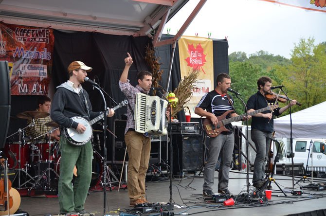 The folk rock band Scythian was at the Main Stage during the afternoon. Members include Alexander Fedoryka, Josef Crosby, Danylo Fedoryka, Ben-David Warner and Tim Hepburn. 
