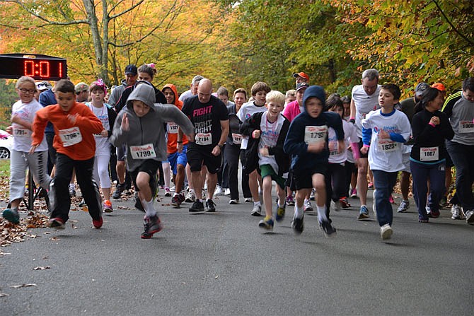 And they’re off! The participants in the Kids Sending Smiles 5K to fight Breast Cancer took off the second the horn sounded, headed for trail around Burke Lake Park. 