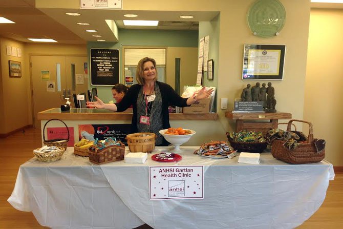  Laura Yager greets visitors at the healthy wellness station at the Nov. 5 Gartlan Clinic launch.
