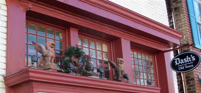 Dash’s of Old Town at 1114 King St. is guarded by two winged lions.