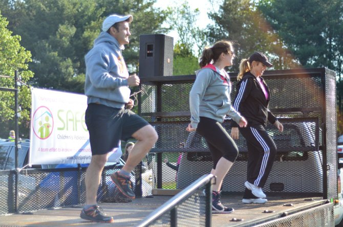 Before the 5K race and fun run was held, there was a warm up session held with Virginia state senator Chap Petersen (D-34), Krissy Smith, and ABC7/WJLA-TV anchor Rebecca Cooper.