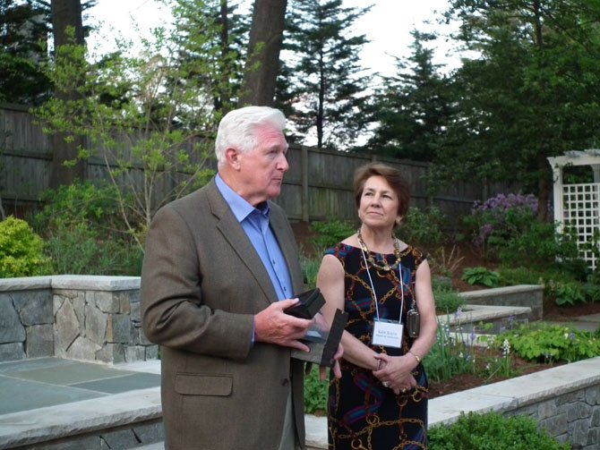 Child & Family Network Centers board member Kate Boyce presents an award to U.S. Rep. Jim Moran for his commitment to universal early education.
