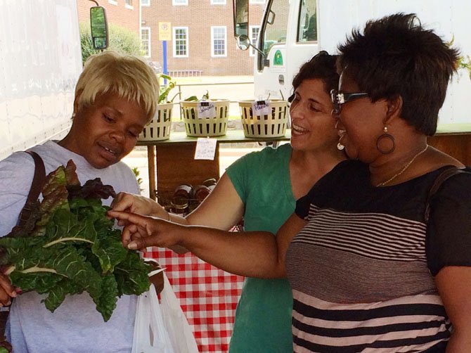 ODB Life Skills Seminar participants discuss produce options with ODB Project Bridge Manager Sally Meyer (center). 