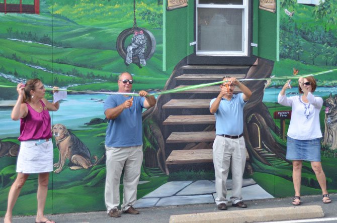 Karen Shoemaker, mural artist Keith Naquin, owner of Dominion Animal Hospital in Herndon Dr. James Boone, and Town of Herndon Mayor Lisa Merkel cut the ceremonial ribbon at the August dedication ceremony.
