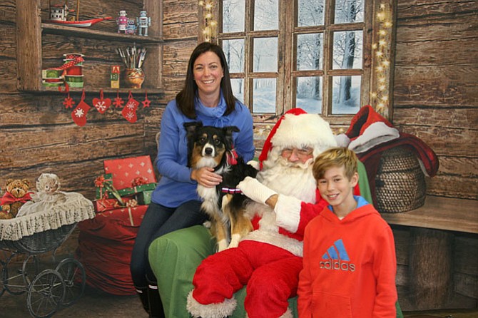 Seneca Hill Animal Hospital Hosts Santa Picture Event for Pets