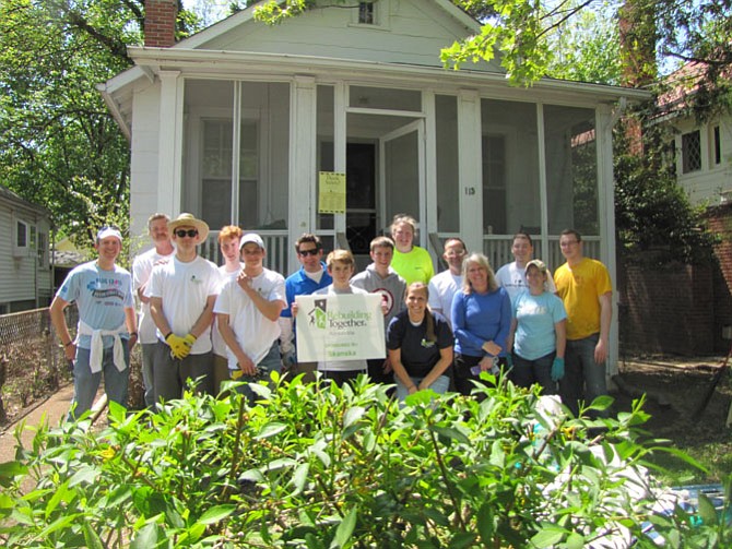 The Skanska team volunteers for Rebuilding Together Alexandria.