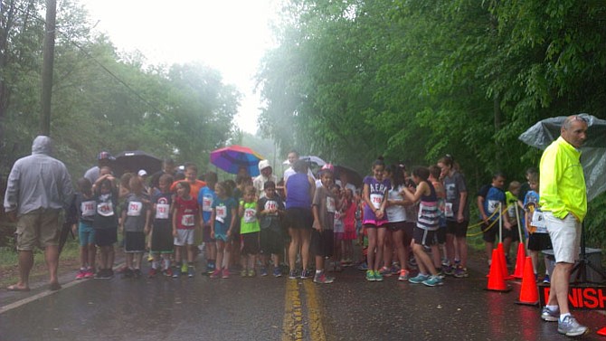 Runners line up to begin the one-mile heat of the Clifton Caboose Twilight Run.