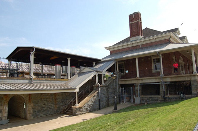 The tunnel and the station on King Street.
