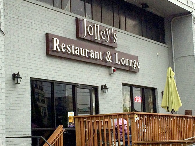 Jolley’s Restaurant and Lounge offers Ethiopian cuisine.