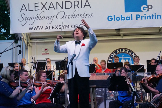 Maestro Kim Allen Kluge, shown leading the Alexandria Symphony Orchestra at the city’s 2015 birthday celebration in Oronoco Bay Park, will conduct his final concert with the ASO on May 7 at the Rachel M. Schlesinger Concert Hall.
