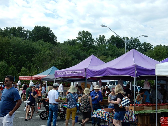 Burke Farmers Market: Between 10-11 a.m. the market place gets most crowded. 
