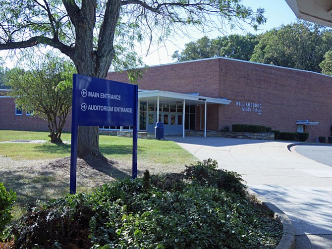 Williamsburg Middle School is one of two traditional middle schools in Arlington County with the other being Swanson. Gunston is a partial Spanish immersion school. Thomas Jefferson is an International Baccalaureate World School and Kenmore is an Arts and Communication Technology Middle School.