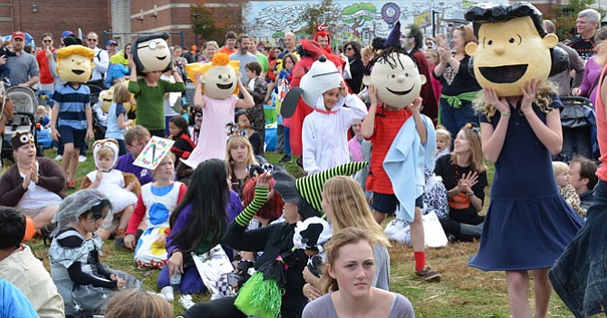 Best Overall in the Stroller category, “Peanuts & Gang,” work their way through the crowd for the award presentation.
