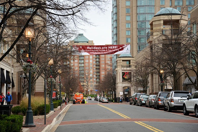 It’s official! The Holidays are here and Reston Town Center says so!
