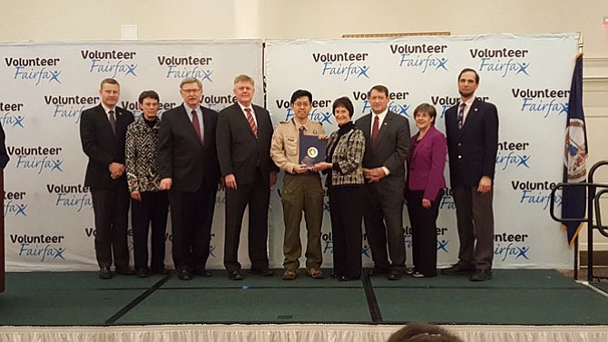 Jeff Ye receives the Volunteer Fairfax Rising Star Award from Fairfax County Board of Supervisors Chairman Sharon Bulova and District Supervisors.
