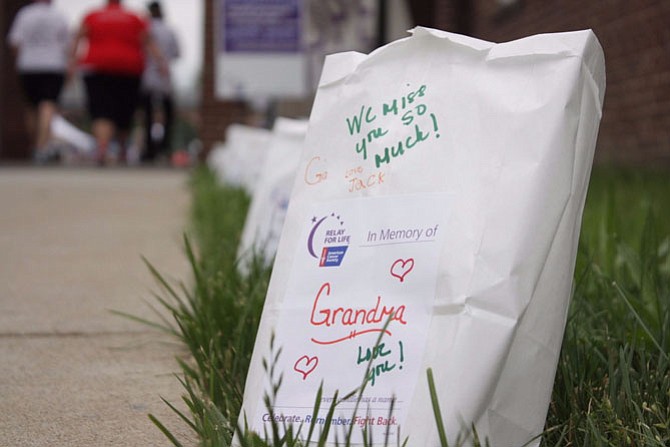 Bags with heartfelt messages line the event, encouraging the participants.
