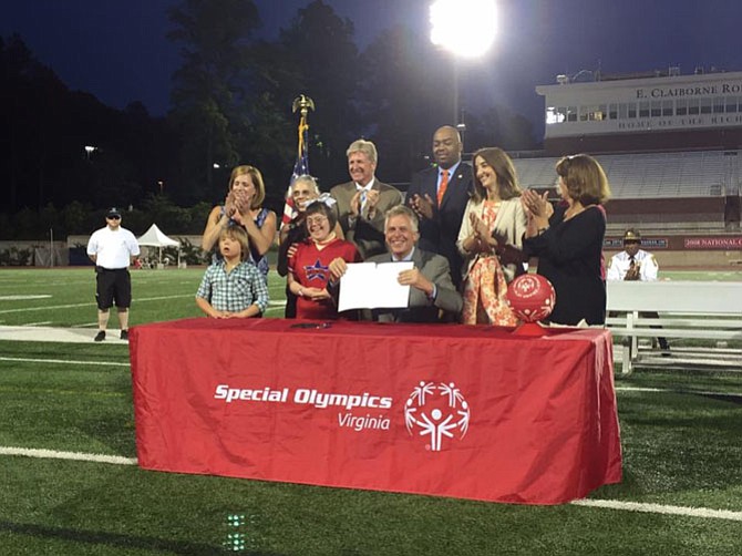 Governor Terry McAuliffe signs Del. Eileen Filler-Corn's bill, HB 1103.
