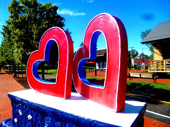 In July, a temporary installation of Herndon artist Vida Khadem’s work called "United Hearts" was displayed in the Town of Herndon to show the artist’s love for the country and people of America.