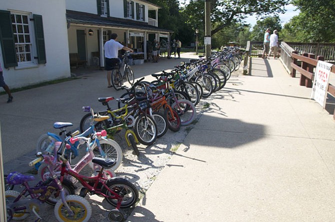 Bikes are available for 2-hour free rental at the canal.
