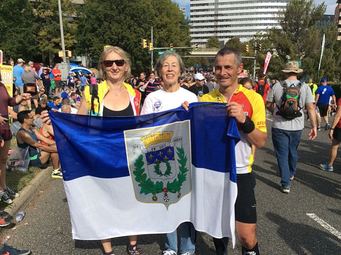 Philippe Remen, Anne-Marie Daris of the Arlington-Reims Sister CIty Association, and his colleague Lydie Gosselet, who came to assess the race for future EFSRA runners. The Arlington-Reims Sister Committee is part of the Arlington Sister City Association, a people-to-people organization which sponsors cultural and educational exchanges. 