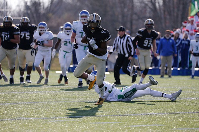 Ivory Frimpong #4 catches one of his three receptions.